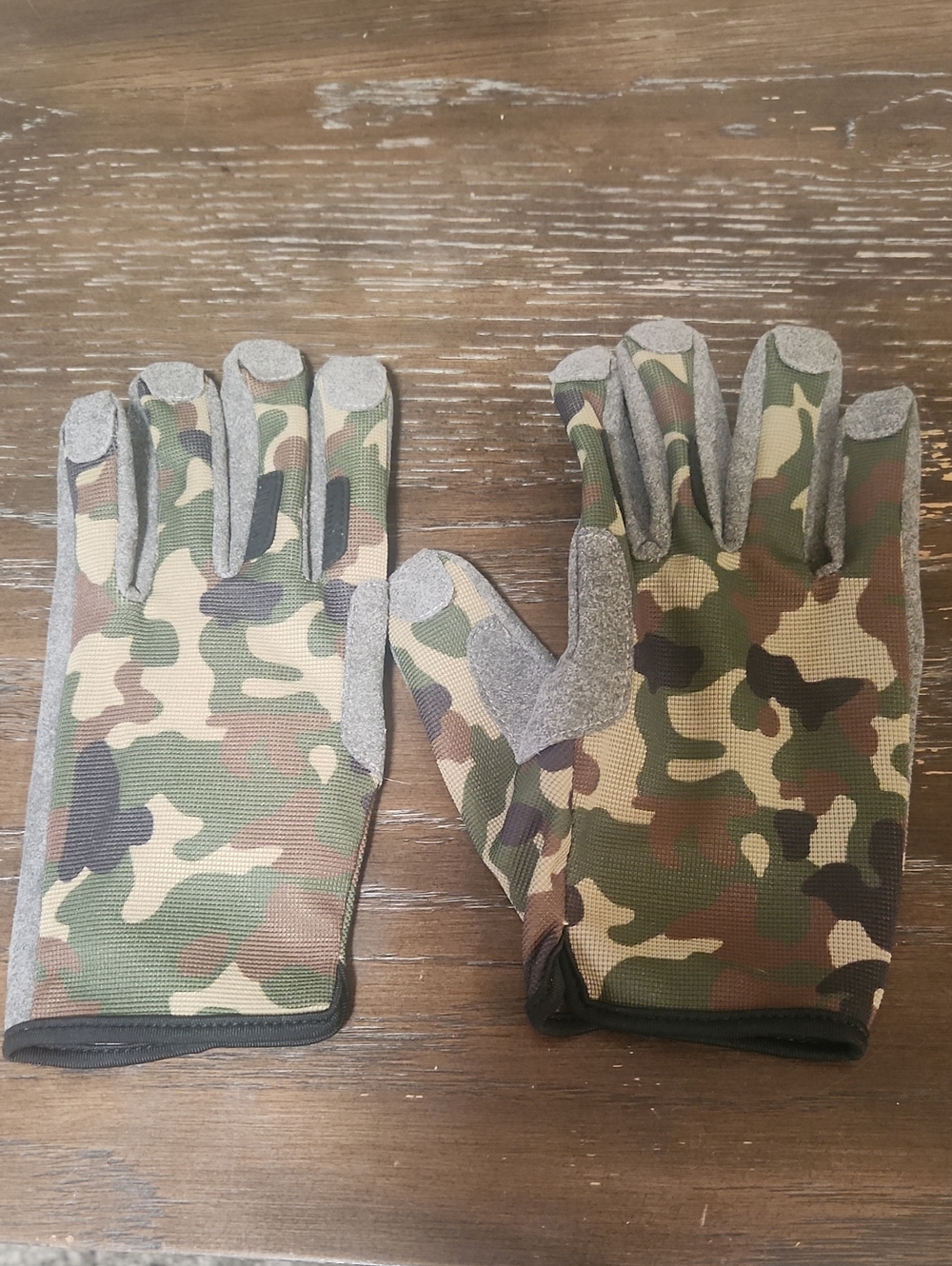 Womens Camouflage Activity Gloves - Camo Green